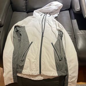 Avalanche workout/windbreaker jacket gray and white with pockets and hood